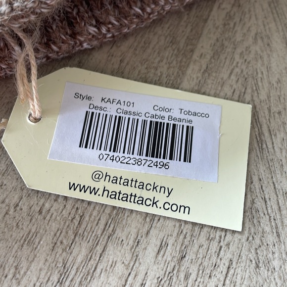 Hat Attack Classic Cable Beanie NWT - Picture 4 of 6